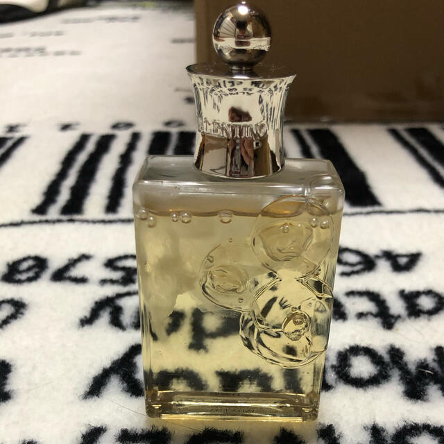 valentino シャワージェル　50ml コスメ/美容の香水(香水(女性用))の商品写真