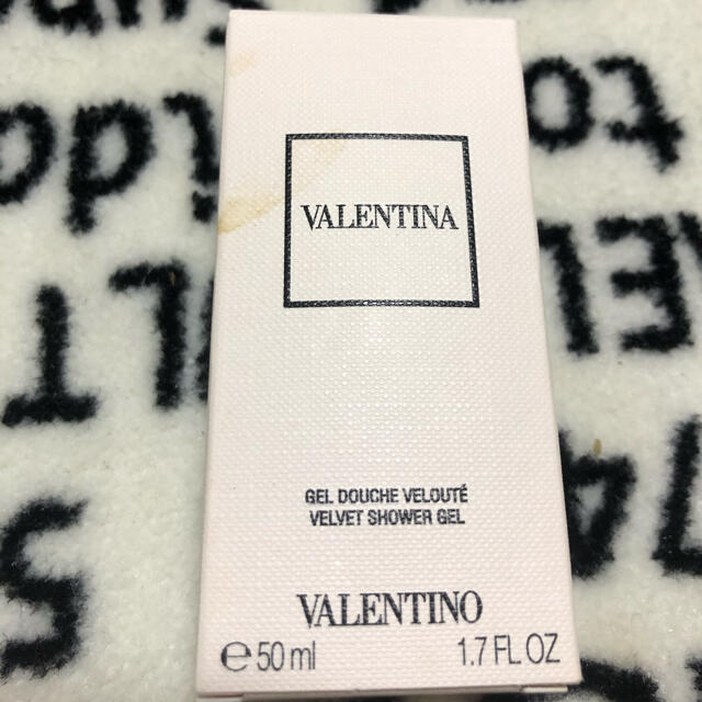 valentino シャワージェル　50ml コスメ/美容の香水(香水(女性用))の商品写真