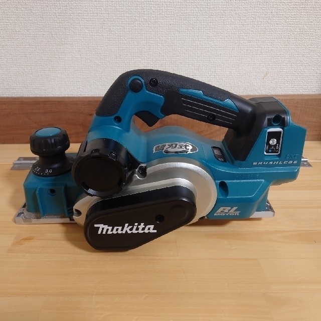 Makita(マキタ)の【ウルフ様専用】マキタ　18V　新品　無線連動　充電式カンナ　KP181D スポーツ/アウトドアの自転車(工具/メンテナンス)の商品写真