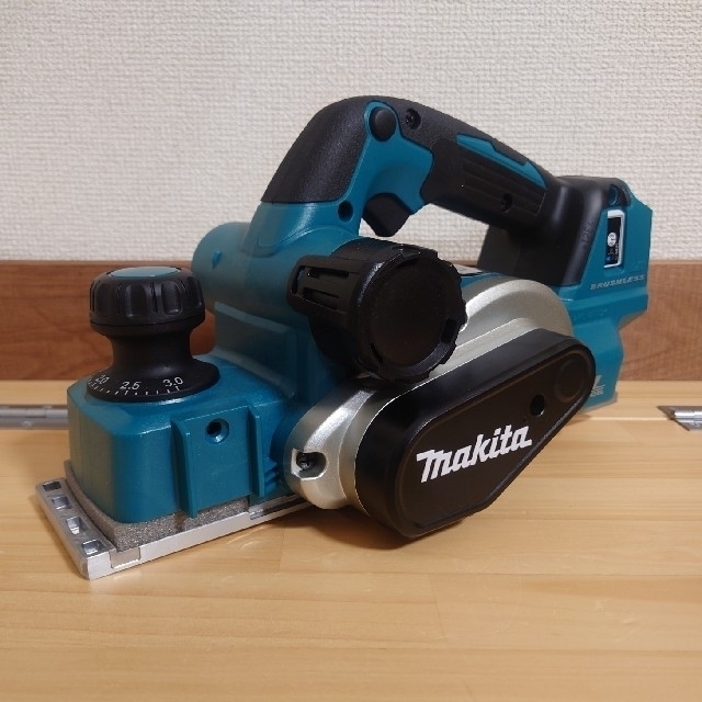 Makita(マキタ)の【ウルフ様専用】マキタ　18V　新品　無線連動　充電式カンナ　KP181D スポーツ/アウトドアの自転車(工具/メンテナンス)の商品写真