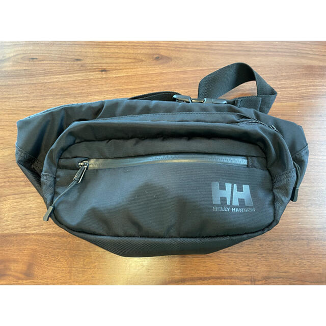 HELLY HANSEN(ヘリーハンセン)の値下げ！HH ヘリーハンセン　ボディバッグ　ブラック 7L メンズのバッグ(ボディーバッグ)の商品写真