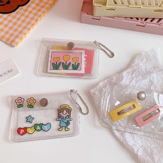 トレカケース 小物入れ カードケース ミニポーチ クリア ラメ 韓国 2個セットの通販 by ブー太郎 ラメ入り カードケース クリア キーホルダー チェーン付 トレカケース 定期入れ