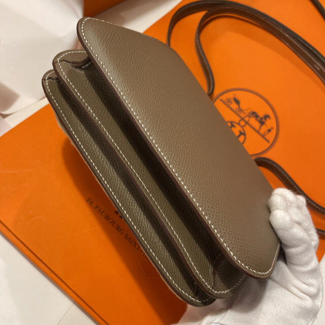 Hermes(エルメス)のココさま専用です　エルメスコンスタンスミニ　エトープ　最新　Z刻印 レディースのバッグ(ショルダーバッグ)の商品写真