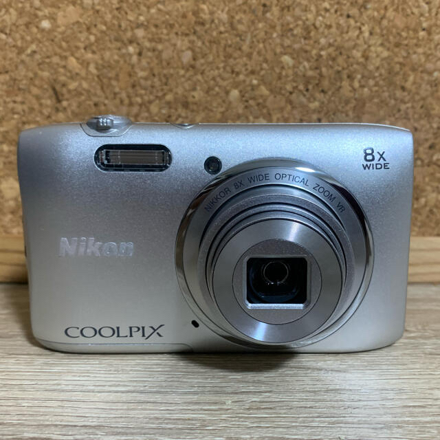 Nikon(ニコン)のNikon S3600 シルバー スマホ/家電/カメラのカメラ(コンパクトデジタルカメラ)の商品写真