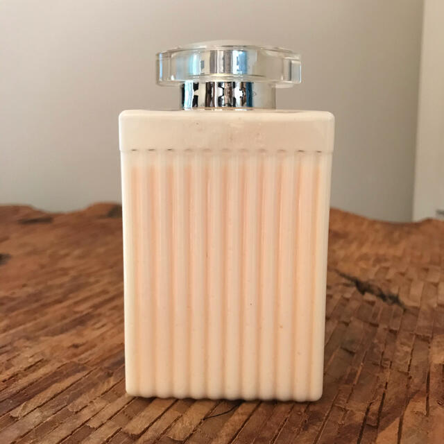 Chloe(クロエ)のクロエ ボディローション　200ml コスメ/美容のボディケア(ボディローション/ミルク)の商品写真