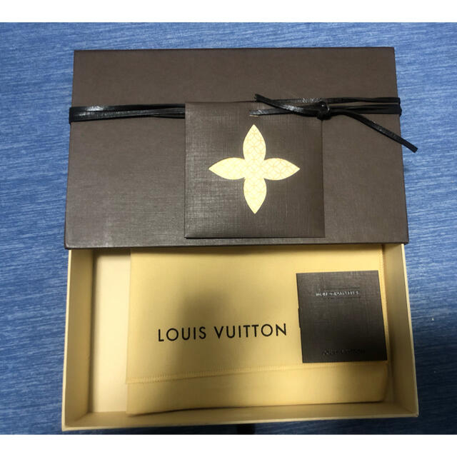 LOUIS VUITTON(ルイヴィトン)のセール⭐︎LV ルイヴィトン　ヴェルニ　ポルトフォイユ・サラ　ブルーアンフィニ レディースのファッション小物(財布)の商品写真