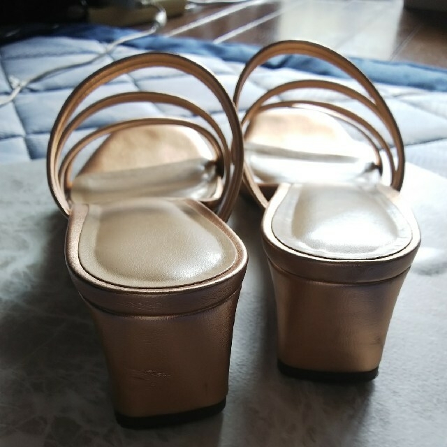 GU(ジーユー)のGU コンフォートナローストラップサンダル 完売色 細ストラップ レディースの靴/シューズ(サンダル)の商品写真