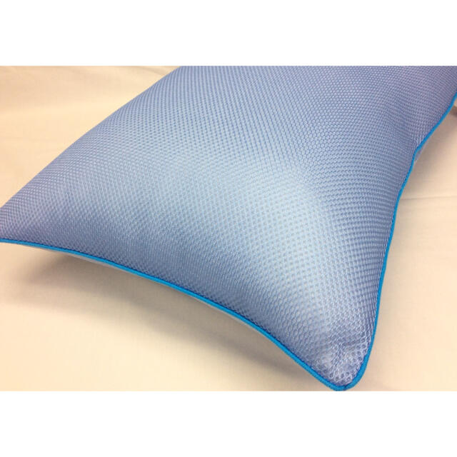 【強冷感】ひんやり冷感枕カバー 43×63cm Q-max0.35 ブルー インテリア/住まい/日用品の寝具(シーツ/カバー)の商品写真