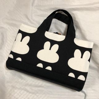 ウサギさんレビューブックカバー　ハンドメイド(ブックカバー)