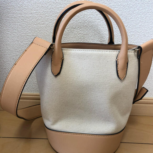 ZARA(ザラ)のハンドバッグ ショルダーバッグ　zara キャンバス　レザー レディースのバッグ(ショルダーバッグ)の商品写真