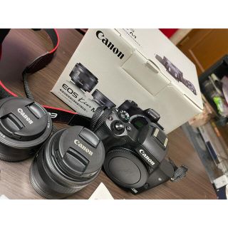 キヤノン(Canon)の【土日限定価格】Canon EOS kiss M ダブルレンズ(デジタル一眼)