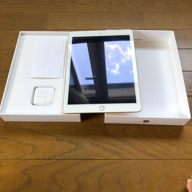 iPadWi-Fi+Cellular 128GB Gold (第5世代) - 1