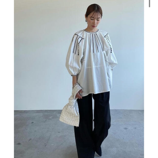 IENA(イエナ)のclane SMOCK EMBROIDERY PUFF TOPS レディースのトップス(シャツ/ブラウス(半袖/袖なし))の商品写真