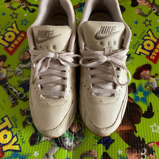 NIKE - NIKE エアマックス ベージュ スニーカーの通販 by shi's NIKE - NIKE エアマックス ベージュ スニーカーの通販 by shi's