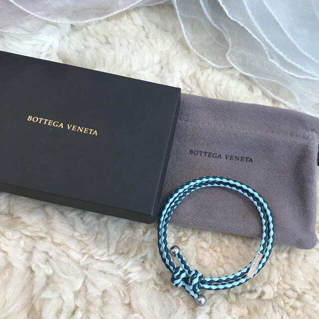 Bottega Veneta(ボッテガヴェネタ)の☆新品☆ボッテガヴェネタ　ブレスレット　レザー　イントレチャート レディースのアクセサリー(ブレスレット/バングル)の商品写真