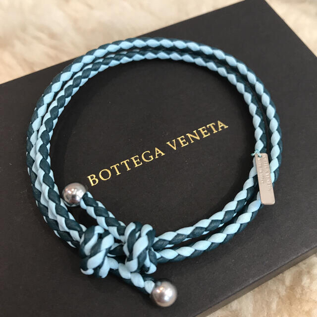 Bottega Veneta(ボッテガヴェネタ)の☆新品☆ボッテガヴェネタ　ブレスレット　レザー　イントレチャート レディースのアクセサリー(ブレスレット/バングル)の商品写真