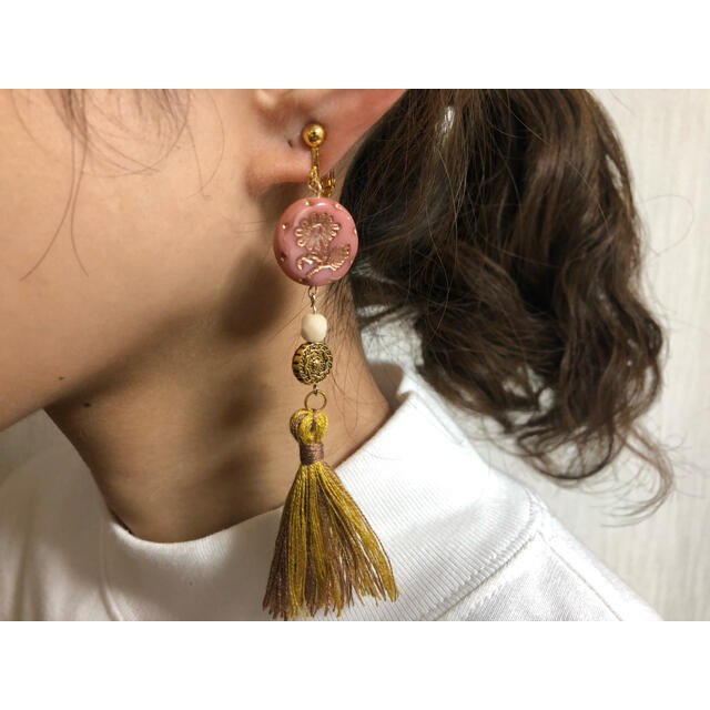 flower(フラワー)の300円！1点物＊チェコビーズタッセルピアス/イヤリング レディースのアクセサリー(イヤリング)の商品写真