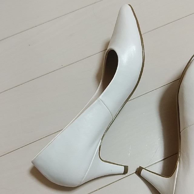 CLEAR IMPRESSION(クリアインプレッション)のCLEAR IMPRESSION　白ヒール レディースの靴/シューズ(ハイヒール/パンプス)の商品写真