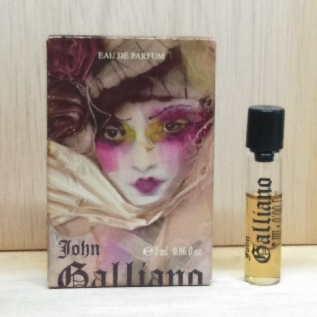 John Galliano(ジョンガリアーノ)のジョンガリアーノオーデパルファム コスメ/美容の香水(香水(女性用))の商品写真