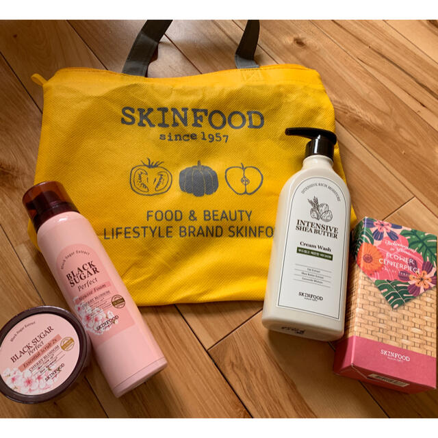 SKIN FOOD(スキンフード)のSkINFOOD スキンフード　4点セット コスメ/美容の香水(香水(女性用))の商品写真