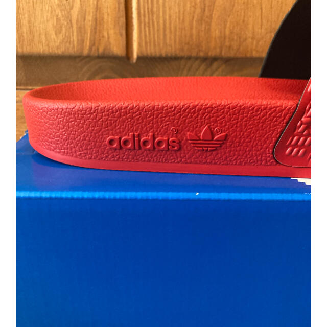 adidas(アディダス)のロス子様専用！【新品】adidas サンダル アディレッタ（レッド:27.5㎝） メンズの靴/シューズ(サンダル)の商品写真