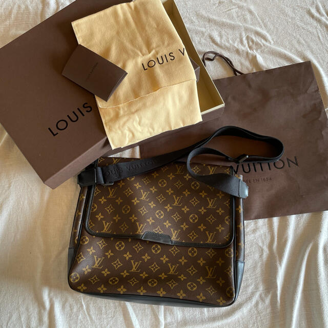 未使用！LOUIS VUITTON メッセンジャーバッグ