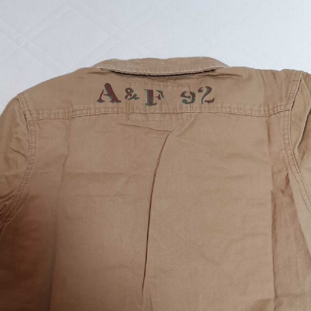 Abercrombie&Fitch(アバクロンビーアンドフィッチ)の【未使用品】アバクロ　メンズシャツ メンズのトップス(シャツ)の商品写真