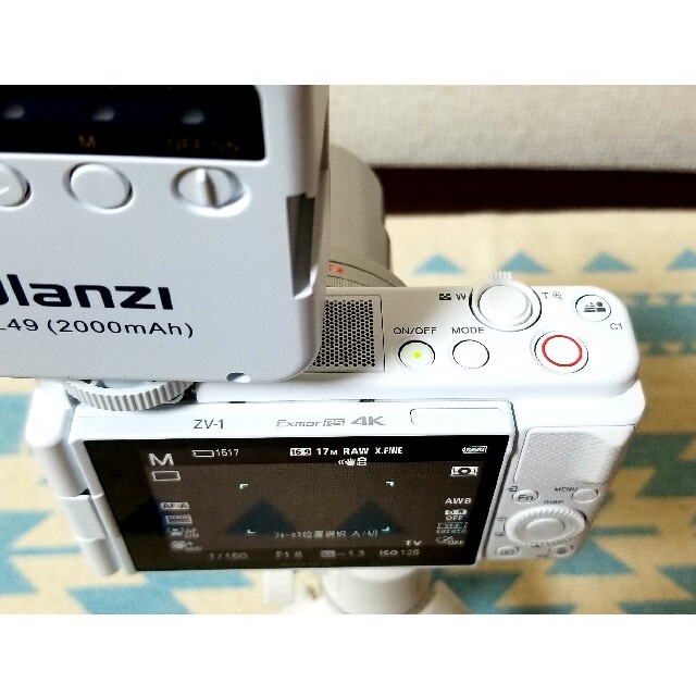 SONY(ソニー)の【値下げ】3年保証　ZV-1白モデル　おまけ多数で！ スマホ/家電/カメラのカメラ(コンパクトデジタルカメラ)の商品写真