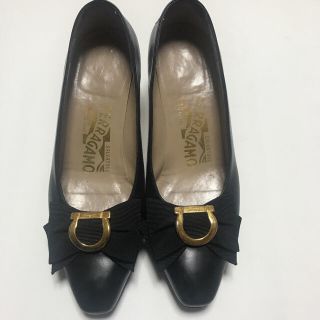 サルヴァトーレフェラガモ(Salvatore Ferragamo)のフェラガモ  黒パンプス(ハイヒール/パンプス)