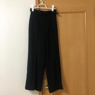 ユニクロ(UNIQLO)のベルテッドドレープワイドストレートパンツ　丈標準68〜70cm(カジュアルパンツ)