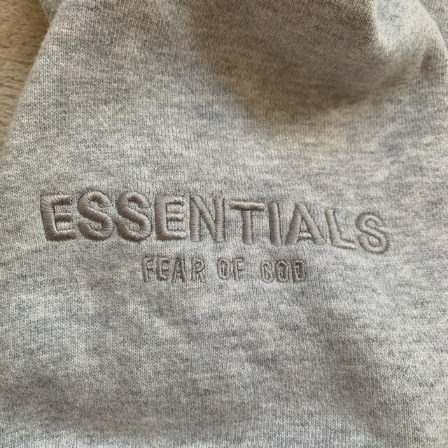 FEAR OF GOD(フィアオブゴッド)の【essentials】トレーナー　Mサイズ メンズのトップス(スウェット)の商品写真