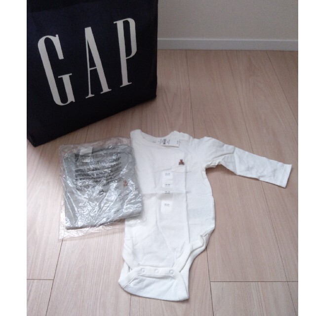 babyGAP(ベビーギャップ)のPKC様専用　新品、未使用　GAP90cm2枚セット キッズ/ベビー/マタニティのベビー服(~85cm)(ロンパース)の商品写真