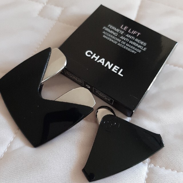 CHANEL(シャネル)の美品　CHANEL　カッサ　マッサージ　シャネル　小顔 コスメ/美容のスキンケア/基礎化粧品(フェイスローラー/小物)の商品写真