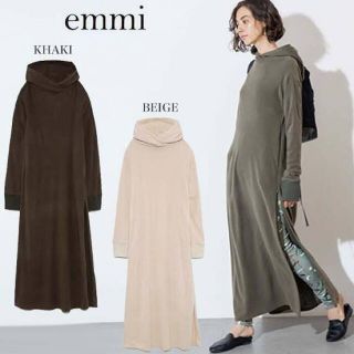 emmi フリースフーディワンピース ベージュ