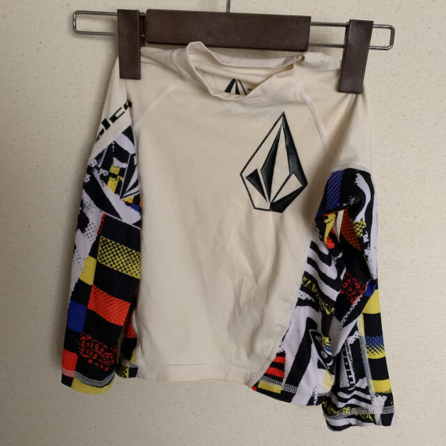 volcom(ボルコム)のボルコム　Volcom ラッシュガード　美品　3T キッズ/ベビー/マタニティのキッズ服男の子用(90cm~)(水着)の商品写真