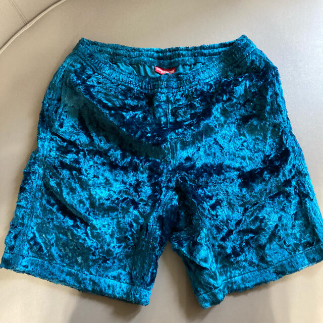 Supreme(シュプリーム)のSupreme Fuzzy Pile Shorts メンズのパンツ(ショートパンツ)の商品写真