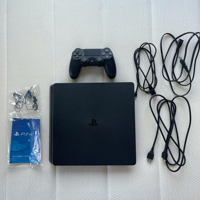 PlayStation4(プレイステーション4)のPlayStation®4 ジェット・ブラック 500GB CUH-2100A エンタメ/ホビーのゲームソフト/ゲーム機本体(家庭用ゲーム機本体)の商品写真