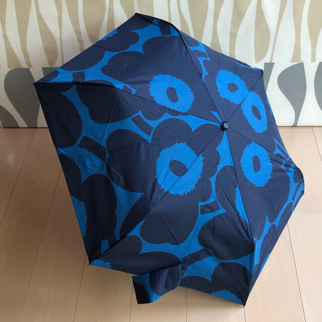 新品 マリメッコ 折りたたみ傘 ピエニ ウニッコ ブルー×ダークブルー レディースのファッション小物(傘)の商品写真