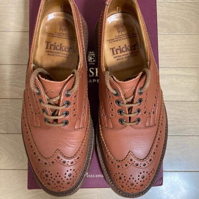 Trickers(トリッカーズ)のトリッカーズTricker’sウイングチップ UK7英国製 ライトブラウン メンズの靴/シューズ(ドレス/ビジネス)の商品写真