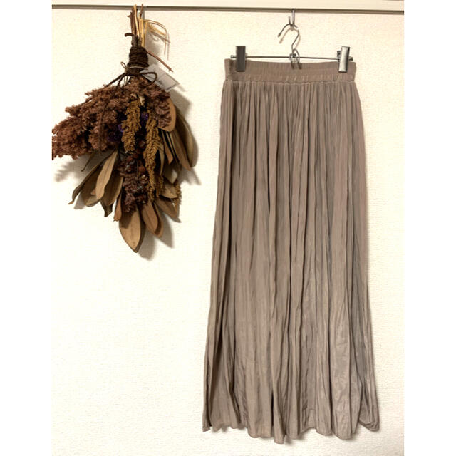 ViS(ヴィス)のサテンロングスカート レディースのスカート(ロングスカート)の商品写真