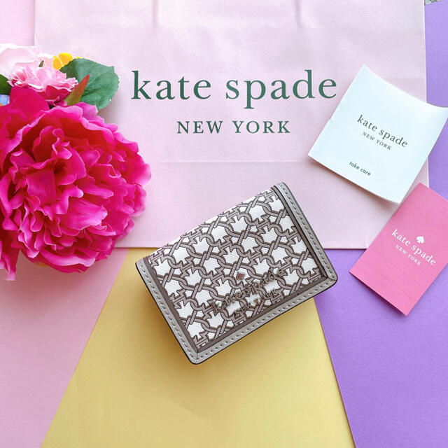 新品♡kate spade ケイトスペード　白　ミニ財布　おしゃれ　かわいい
