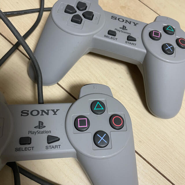 PlayStation(プレイステーション)のプレイステーションクラシック エンタメ/ホビーのゲームソフト/ゲーム機本体(家庭用ゲーム機本体)の商品写真