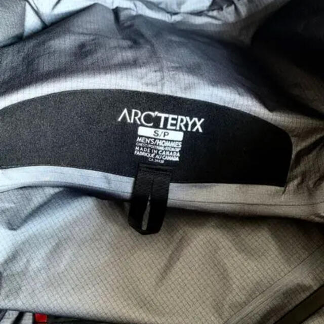 ARC'TERYX(アークテリクス)のArcteryx アークテリクス  α SV Sサイズ ブラック 新品 メンズのジャケット/アウター(マウンテンパーカー)の商品写真