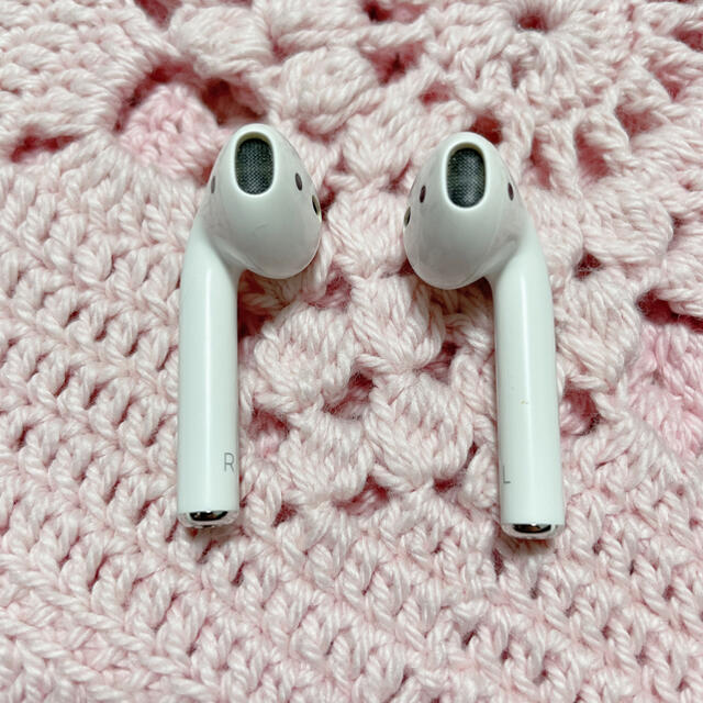 Apple(アップル)のAirPodsエアーポッズ第一世代AppleアップルBluetoothイヤホン スマホ/家電/カメラのオーディオ機器(ヘッドフォン/イヤフォン)の商品写真