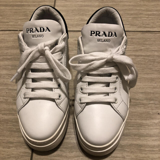 靴/シューズPRADA スニーカー