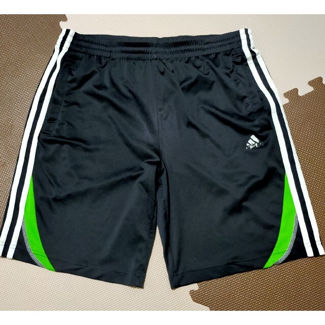 adidas(アディダス)の☆adidas アディダス ハーフパンツ 黒・白線 サイズO メンズのパンツ(ショートパンツ)の商品写真