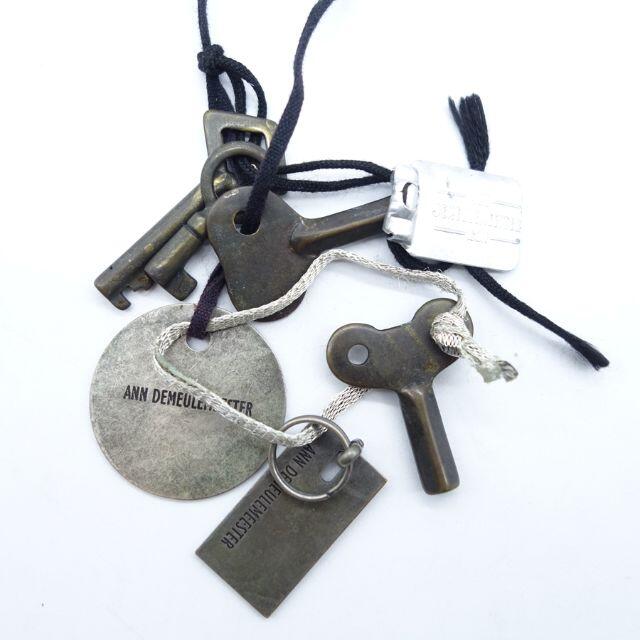 Ann Demeulemeester(アンドゥムルメステール)のANN DEMEULEMEESTER KEY PLATE NECKLACE メンズのアクセサリー(ネックレス)の商品写真