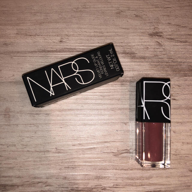 NARS(ナーズ)のNARS ベルベットリップグライド　2733 非売品2mL コスメ/美容のベースメイク/化粧品(口紅)の商品写真