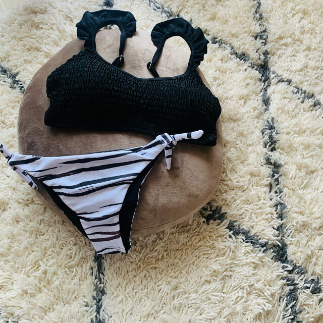 フリルリブ　ビキニ　トップス　ブラック レディースの水着/浴衣(水着)の商品写真
