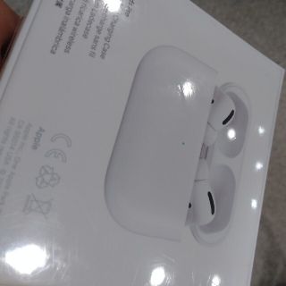 新品airpods pro正規品です(ヘッドフォン/イヤフォン)